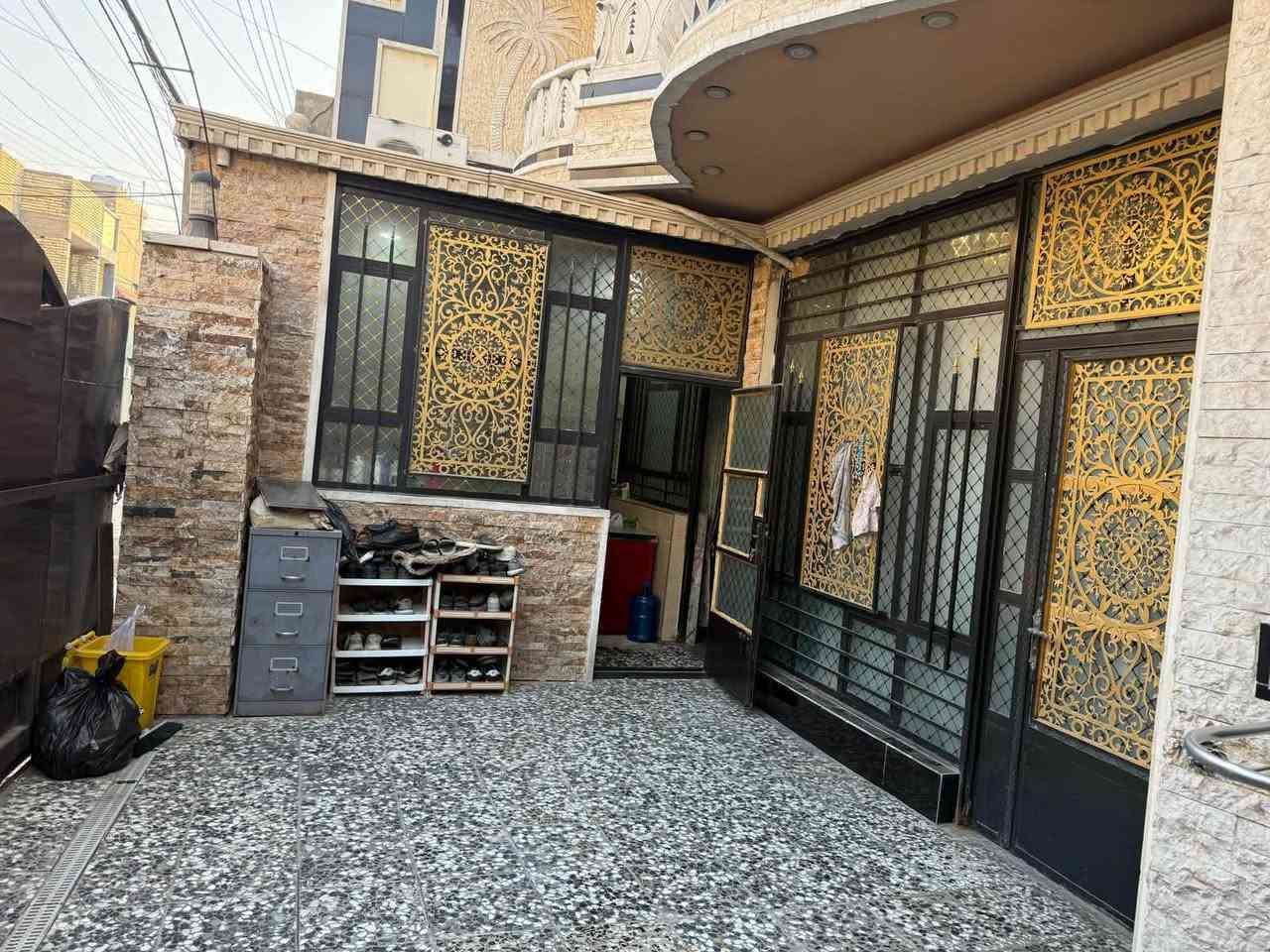 دار للبيع ركن البلديات / المضمار/ شارع الغسل 
خلف فلافل حنش الشهيره 
زراعي مساحه 170 م ٣ طوابق الواجهه ١٢.٥متر نزال ١٥ متر
٦ غرف نوم و٣ صاله واستقبال مطبخ خارجي 

السعر 410 مليون وبي مجال 

مكتب الياقوت للعقار/البلديات/امن العامه 
قرب مثلجات القطب/ مقابل منفذ سنتر المعن 
رقم المكتب / ***********
