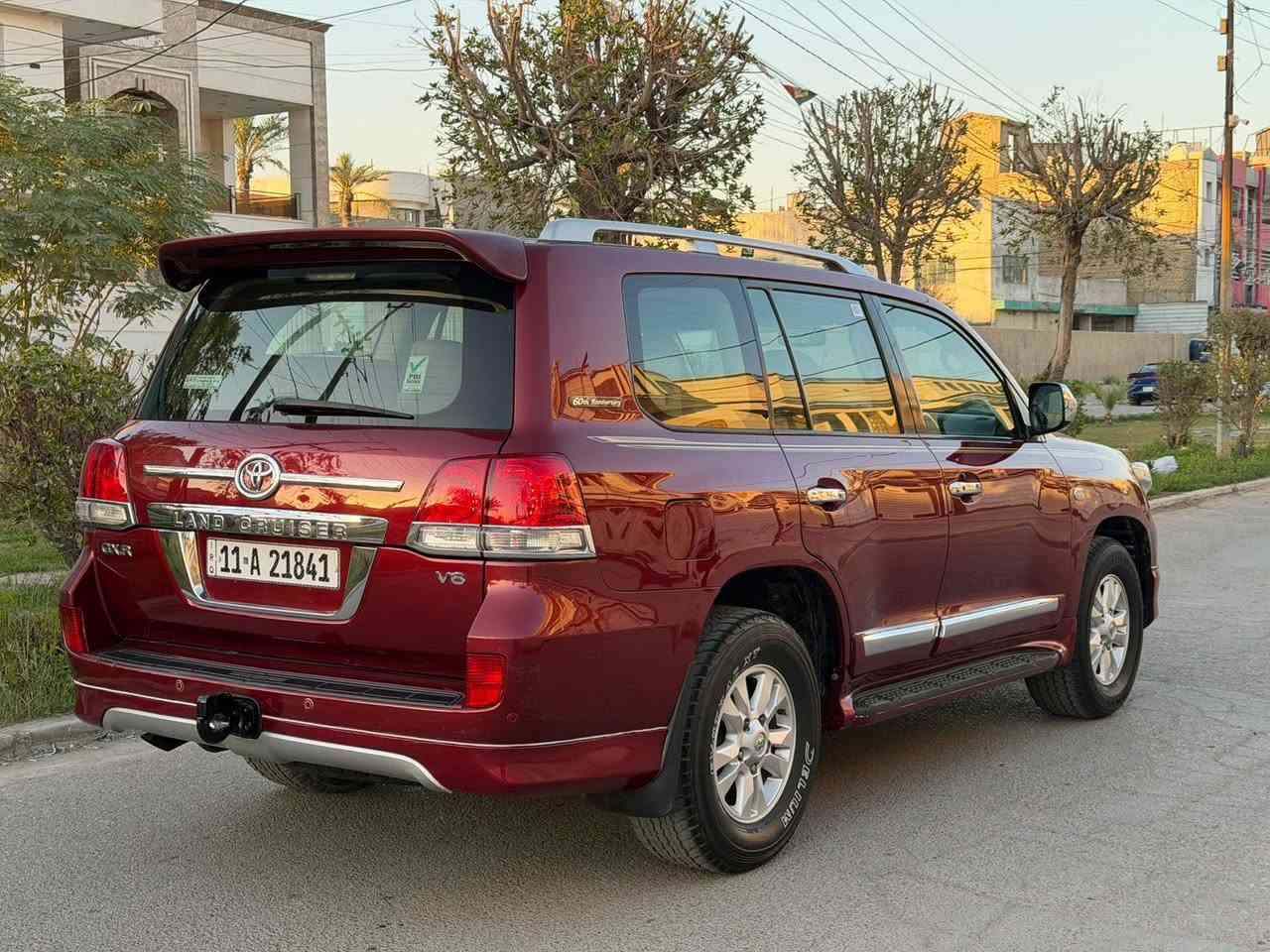 السلام عليكم لاندكروز موديل 2011 ستينيه معروضه 265 وبيه  مجال بسيط بلخير على ياخذه رقم بغداد دولي باسمي  مكينه 6 سلندر غير مفتوحه كير كذالك غير مفتوح  شرط الفحص سياره ماشيه 177 حقيقي شرط الفحص تبريد ثلج صدر امامي خلفي جديد تخم تاير جديد سياره جاهزه كل نقص مابيه مواصفات سياره فول 1/1 سلايت روف بصمة تشغيل  بصمات عدد 2 فور ويل 7 راكب 3 قطع تبريد شاشه كبيره كشنات جلد بقلاوه + كراسي كهرباء سياره بعد بيه هواي مواصفات (((((( سياره بيه ربع البنيد كلير فقط باقي سياره مكفوله ))))) شرط الفحص مكان سياره بغداد الاستفسار *********** خاص مغلق شراي يتصل يالله
