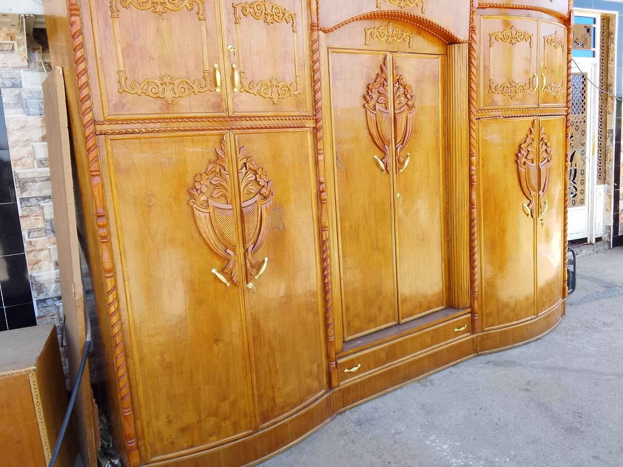 سلام عليكم يوجد كنتور 6 ابواب ملحق صاج داخل وخارج السعر 450وبيه مجال العنوان الرمانه الاستفسار علا رقم الهاتف ***********
