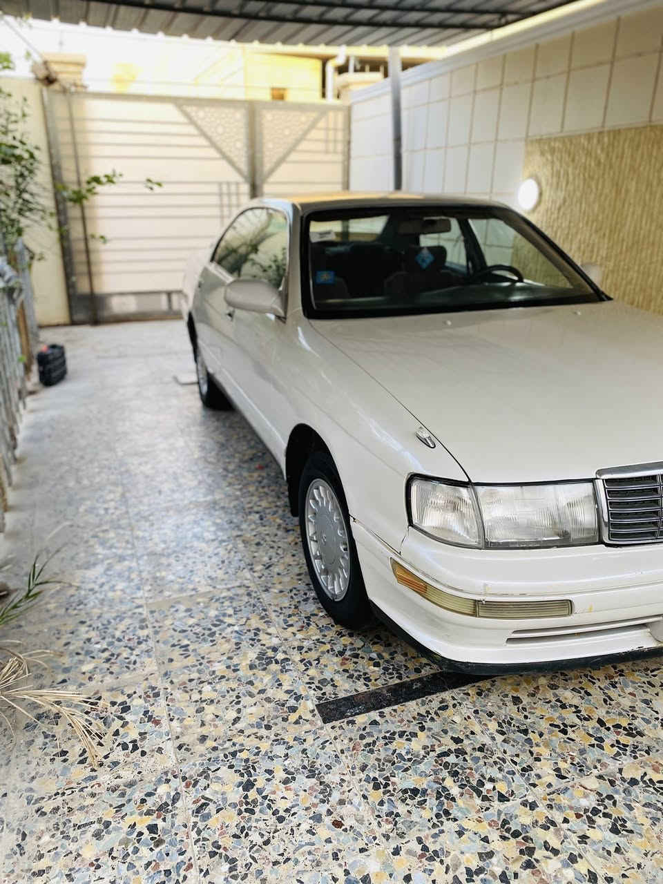 السلام عليكم بطه منفصل للبيع موديل2000 رقم بصره مجدده لغايه 2027 سياره مصبوغه عام بدون ضربه مكفوله من الكص والنقل والعيب الشرعي مكينه كير حداديه كله جديد تبريد شغال الغرفه مالتها نضيفه سعرها 63 والشراي بخدمته مكينه 2500 لحد يعلق شراي يتصل مكاني بصره ابو الخصيب شراي يتصل ***********
