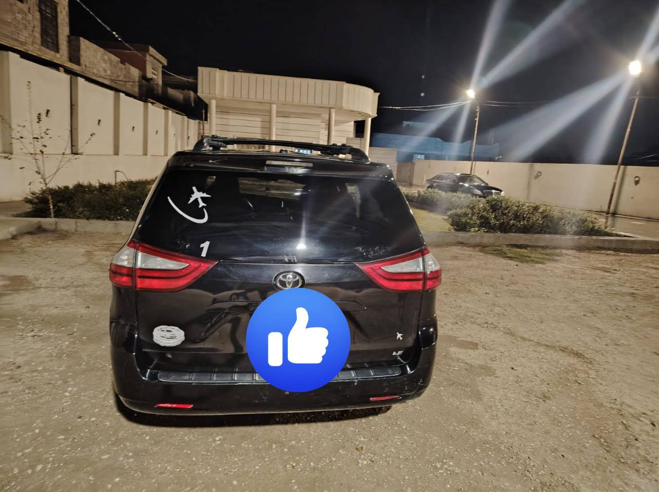 السلام عليكم
تيوتا سينا للبيع 2017 

كير ومكينه جدد  السياره نضيفه خير من الله 

ضرر باب سلايت فقط 
رقم انبار بأسمي
مواصفات Le

مكانها فلوجه 

للاستفسار 

*********** 

‭0773 363 9305‬
