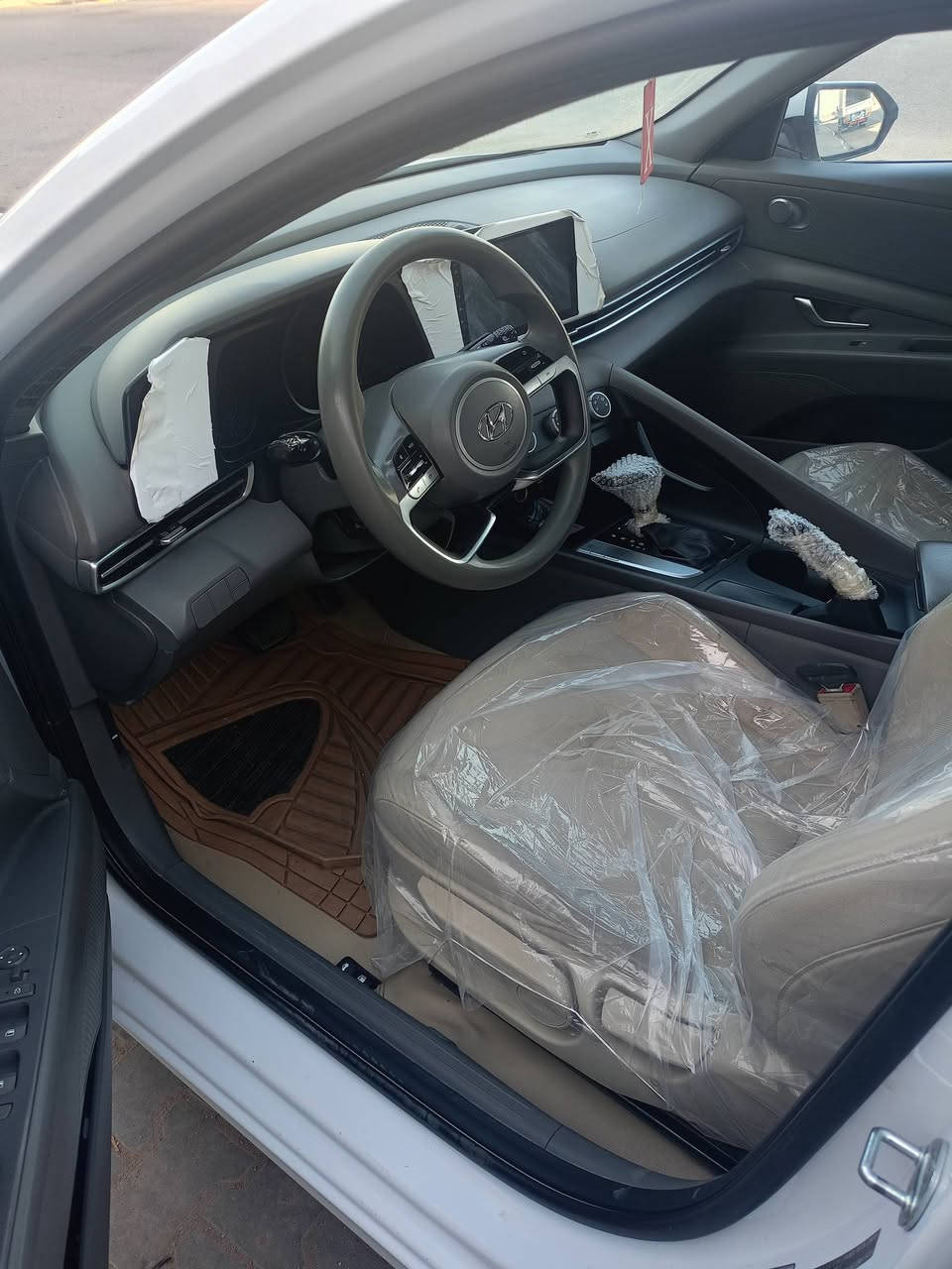 السلام عليكم النترا خليجي 2021 محرك 2000
دوش رقم اربيل  بيها رصعة بسيطة بلبنيد و شخط بسيطة ما يبين ورا باب السابق و الباقي كلة مكفول السيارة جديدة كلش السعر 150 المكان البصرة الطوبة و نخيلة مقابيل دائرة المرور  اتصال على الرقم ***********
