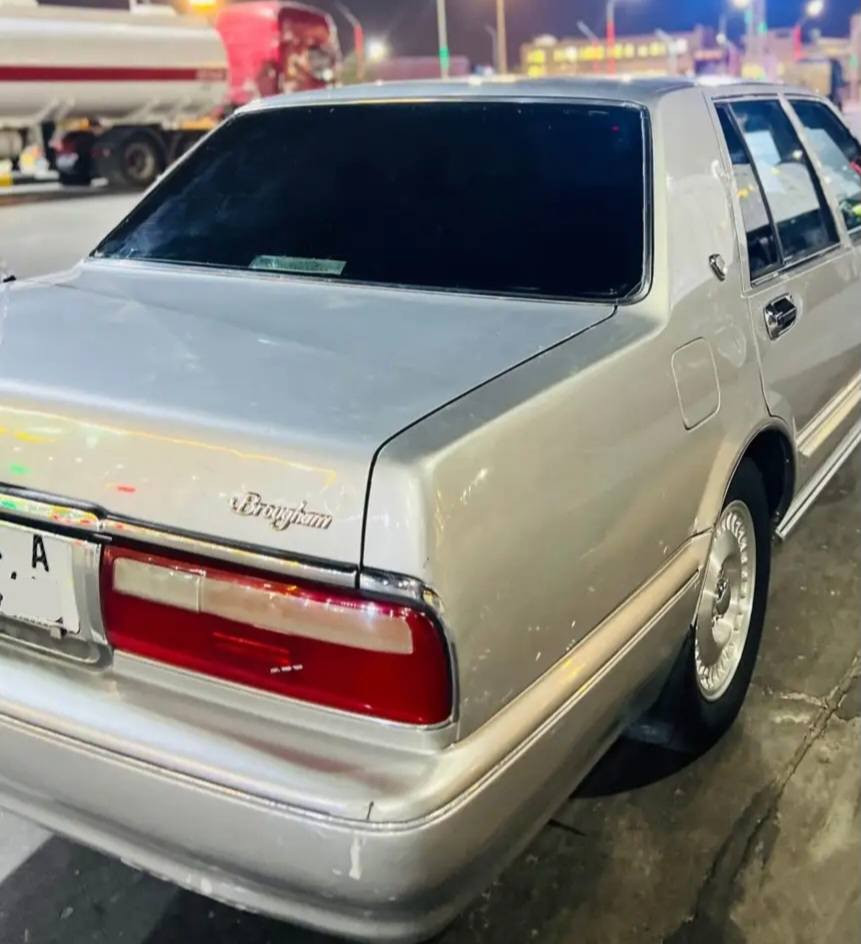 السلام عليكم 
نيسان سدرك 2002 رقم بغداد دولي، السنوية الى سنة ٢٠٢٩ عندي تقريرها فيديو (ابومريم المدائني) بيها حادث جهة السائق من الأمام و ايضا التكمة الخلفية اليسار و مكانات بسيطة صبغ معالجة خياسات (يكرم القارئ)، المحرك بلادي و الكير عادي و المحرك يبخر و يصرف، السيارة ماشية ١٨٠ ألف.
السعر ٦٣ ورقة، للتواصل *********** البصرة, العراق
