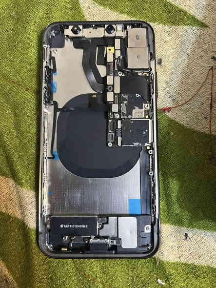 ١٠ قطع ابيع فحم سعر الموبايل ٥ الاف قفل وهذا الايفون اكس ع ابيعه وحده كامل يحتاج بطاريه وشاشه وبيه ايكلود التخطي مالته ب١٠ الاف ما يكلف شي ابيعه ب٣٠ وحده بورد وفيس ايدي  مالته وياه 
نظام البيع شلع رجاءا ما عدا الايفون اكس الاسود
***********
