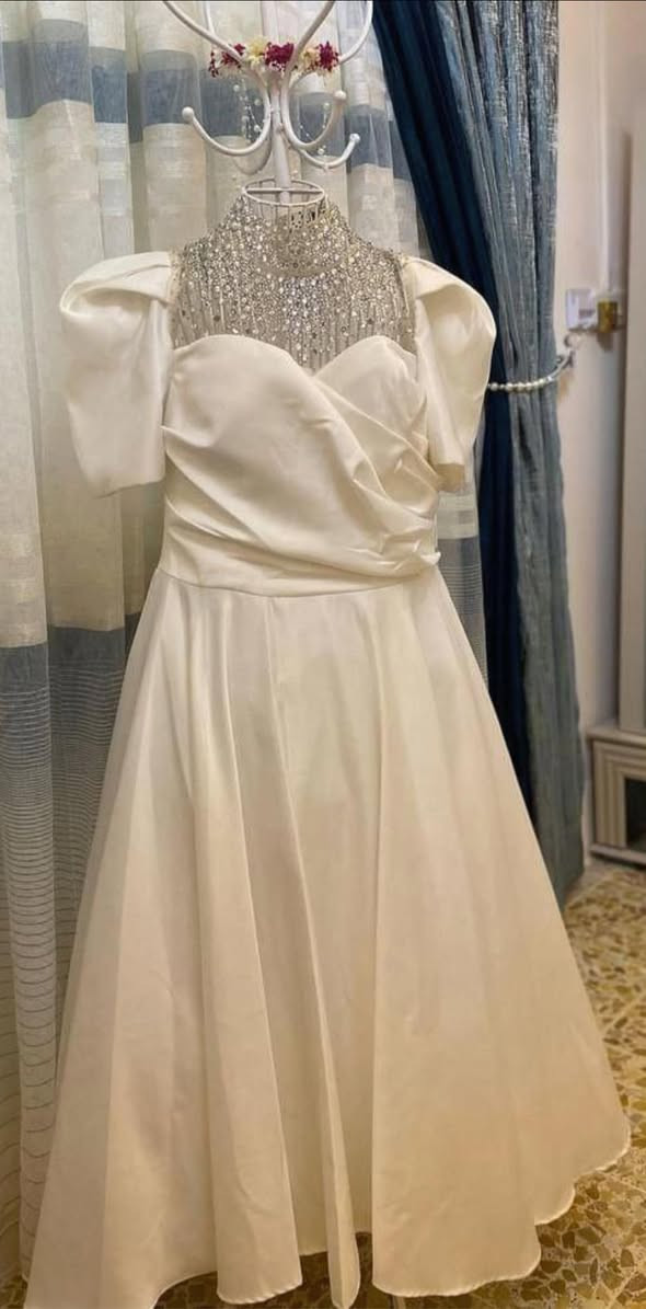 فستان عقد ملبوس مرتين فقط
اخذتو من ازياء ريفال ب95 قياس46/48
مضلوم بالملكانة ما مرتب زين ونظيف حيلل
اريدو ب85 وبي مجال
وعندي توصيل


**إذا كنت صاحب هذا الإعلان وتريد حذفه لأي سبب، رجاءا أرسل رسالة إلى الدعم الفني**