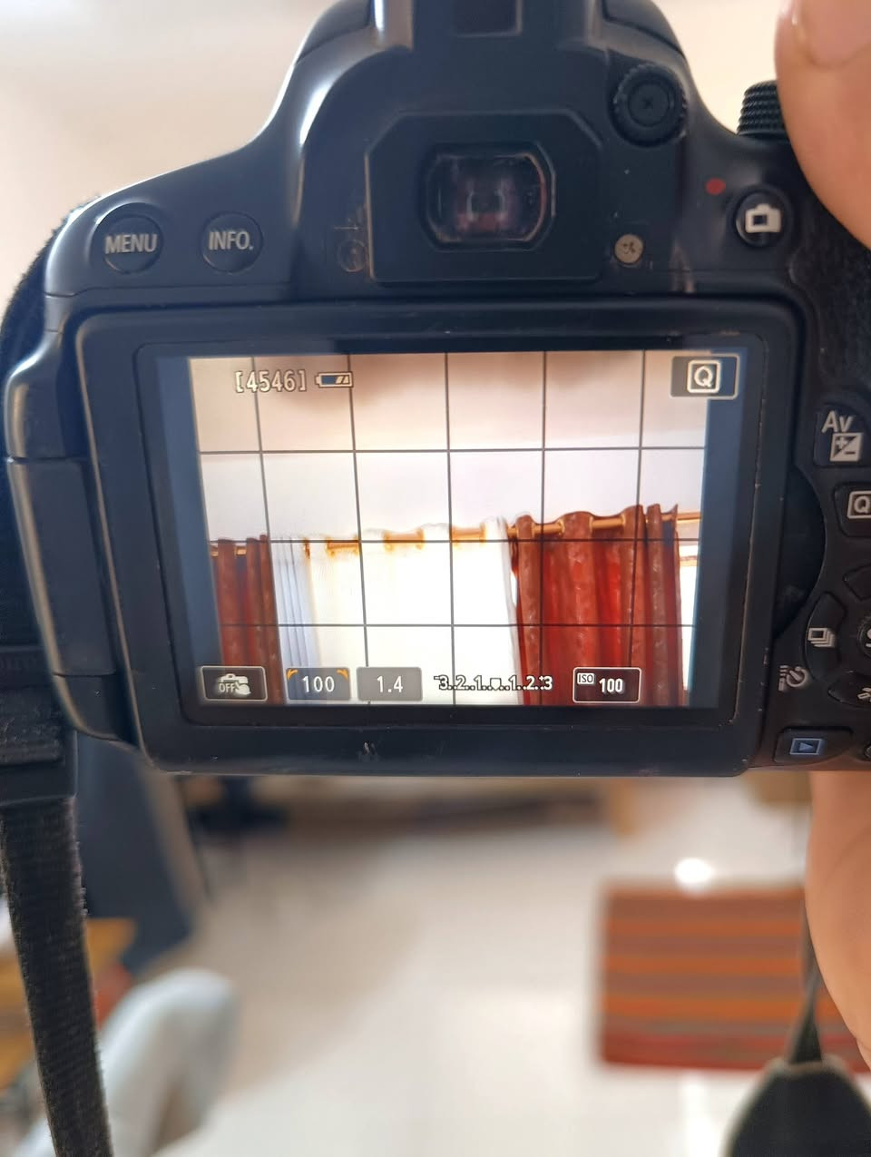 كانون 700d كامل ملحقات
عدسه 18-55
فلاش خارجي 
بطاريات 2 
شاحنه 
س350 وبيها مجال للشراي


**إذا كنت صاحب هذا الإعلان وتريد حذفه لأي سبب، رجاءا أرسل رسالة إلى الدعم الفني**