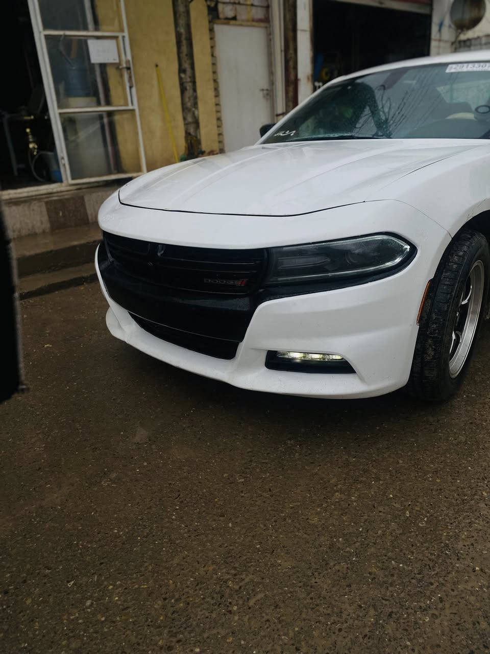 السلام عليكم جارجر 2016 وارد امريكي sxt للبيع رقم سليمانيه باسمي  ماشيه 97 وكسور السياره ما مشتغله خط حادثها  جاملغ امامي وربع الباب الامامي وباب خلفي مبدل للاستفسار اتصل*********** مكاني بغداد
