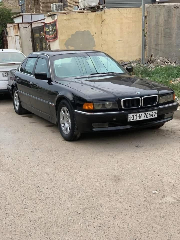 السلام عليكم بي ام خفاش
موديل 1995 محدث 2000

المحرك 8سلندر مسكر 730اصل 

كشنات كهرباء

الصدر الامامي 80بلميه نضافته

الصدر الخليفي 100/100

تبريد شغال 

جام كهرباءي

برده خلفي سلايت

السياره بيها نواقص بصيه 

السعر 68بي مجال حك الجيه

رقم السياره بغداد بسمي السنويه تصقط 2030

رقم الهاتف ***********

صندوك شفط
