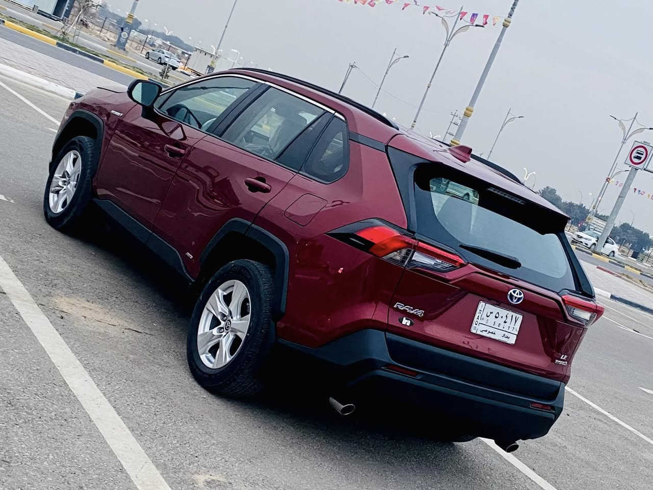 السلام للبيع تيوته راف فور هايبرد مديل 2021 وارد امريكي حادثه جاملغ خلفي مصلح بارد وبل عراق جاملغ وبنيد فقط  موصفات LE السيارة جديدة حيل وجاهزه واي نقص مابيه كير مكينه مكفولات حداديه تخم تاير تدفه تبريد ثلج السعر 180 لاستفسار اكثر لاتصال على الرقم *********** مكان السيارة كربلاء مكلف بل نشر
