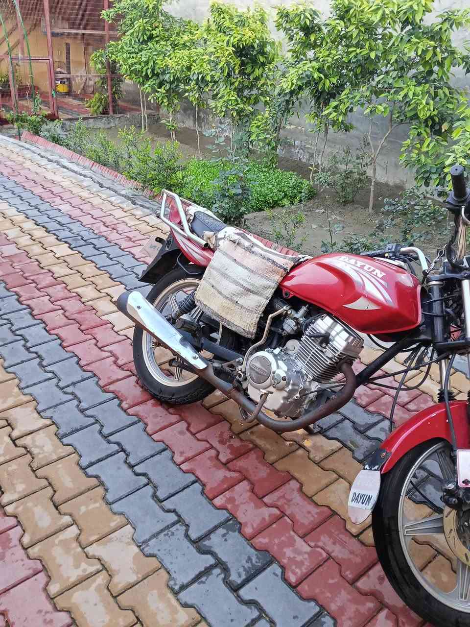 السلام عليكم دراجه دايون كلك مكفوله من كلشي برغي ما مفتوح،اب مكينتهه،كلهه شغاله السعر 550قفل مكانهه كربلاء شارع احمد الوائلي رقمي***********
