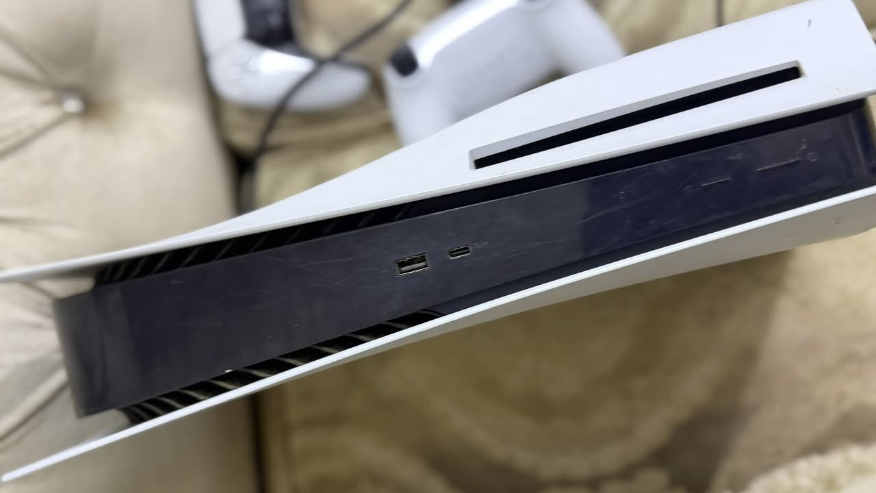 بلي 5 للبيع مستعجل علا بيعته *********** عنواني بغداد  معه 3 جوستكات
