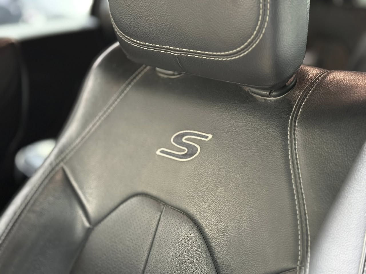 #المركبة  :  كرايسلر باسفيكا هايبرد فئة S لون ابيض موديل 2022
#الضرر    : صبغ قليل في اسفل ابواب جهة الراكب
#عداد_المسافة : 53 الف ميل حقيقي
#الرقم     : مرقم بغداد
#السعر   :  245 ورقة مع المجال

#المواصفات  :
▪️ كرايسلر باسفيكا
▪️نظام الاصطفاف التلقائي ( اوتو بارك )
▪️ محرك 6 سلندر 3600
▪️رادار امامي تفاعلي متعدد الاستخدام
▪️لايتات زينون عالي وناصي مع حاجب LED مع كشافات دعامية زينون
▪️حساس امامي خلفي
▪️ حساسات الاجتياز الجانبية ( نقاط عمياء )
▪️ كشافات دعامية اصل 
▪️ بصمة باب وبصمة تشغيل وتشغيل عن بعد 
▪️كشن ذاكرة (خزن ميموري) لكرسي السائق
▪️ طقم ويل حجم 18 مع طقم تاير بحالة ممتازة 
▪️ كاميرا خلفية دوارة مع الستيرن 
▪️ باب جنطة كهربائي شفط 
▪️ ابواب جانبية كهربائية مع بردات اصلية 
▪️ غرفة السيارة جلد اسود اصل مع تطريز S
▪️ تحكم كهربائي متكامل لمقاعد المقدمة 
▪️ شاشة دشبول كبيرة لمجموعة من الايعازات
▪️ السيارة 7 راكب مع 3 قطع تبريد

 الاتصال على : ***********

النجف - المدينة المائية - مقابل حي الجامعة

معرض سما دبي لتجارة السيارات والمزادات الامريكية
النجف - المدينة المائية -مقابل حي الجامعة
اهلا ومرحبا بكم
