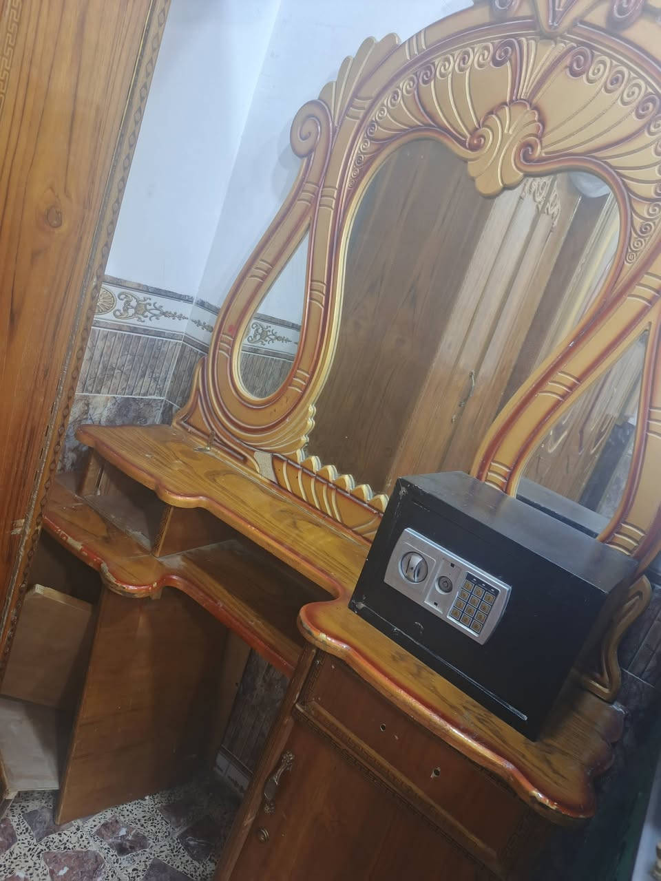 غرفه تسگام من الدرجه الثانيه عوزها نجار يضبها ويرتبها كنتور ملحق خمس ابواب مقسم +زاويه ولبقيه بلصور  األسعر  500//المكان الضباط الثانيه خلف شارع عشرين


**إذا كنت صاحب هذا الإعلان وتريد حذفه لأي سبب، رجاءا أرسل رسالة إلى الدعم الفني**