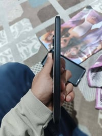 سعة ٥١٢ • رام ١٢ • بطارية ١٠٠٪