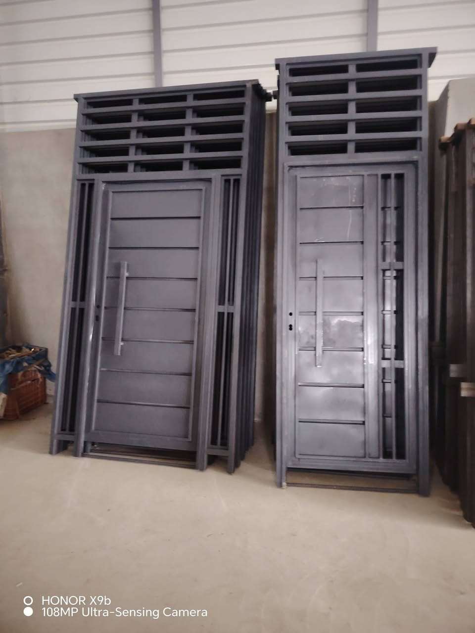 اسلام عليكم يتوفر لدينا جميع انواع الابواب والشبابيك وباسعار خيالية عليك اتصل ***********/*********** وال التوصيل مجاني ضمن حدود الشركاط والزاب والزويه والبيجي نصف اجره
