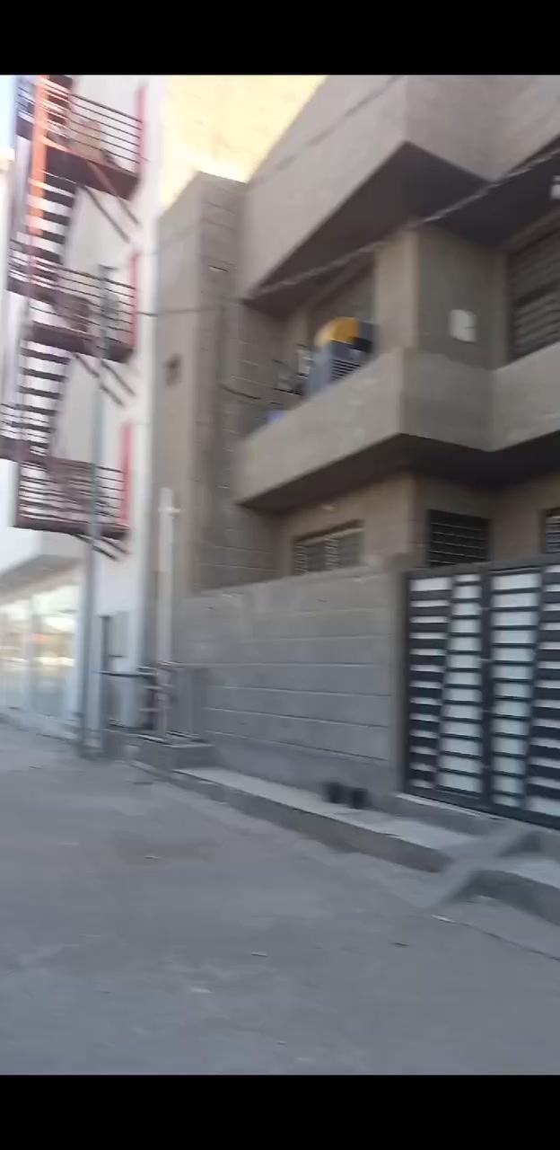 يالله دار للبيع  حي الزيتون قرب قاه سوفانا  ثلاث بيت عن الحولي مال ابو مهدي المهندس المساحه ١٠٠ متر طابقين بناء درجه اولى ٢٠٢٥ كافت الخدمات سند ٢٥اقرار محكمه التوأصل ***********
