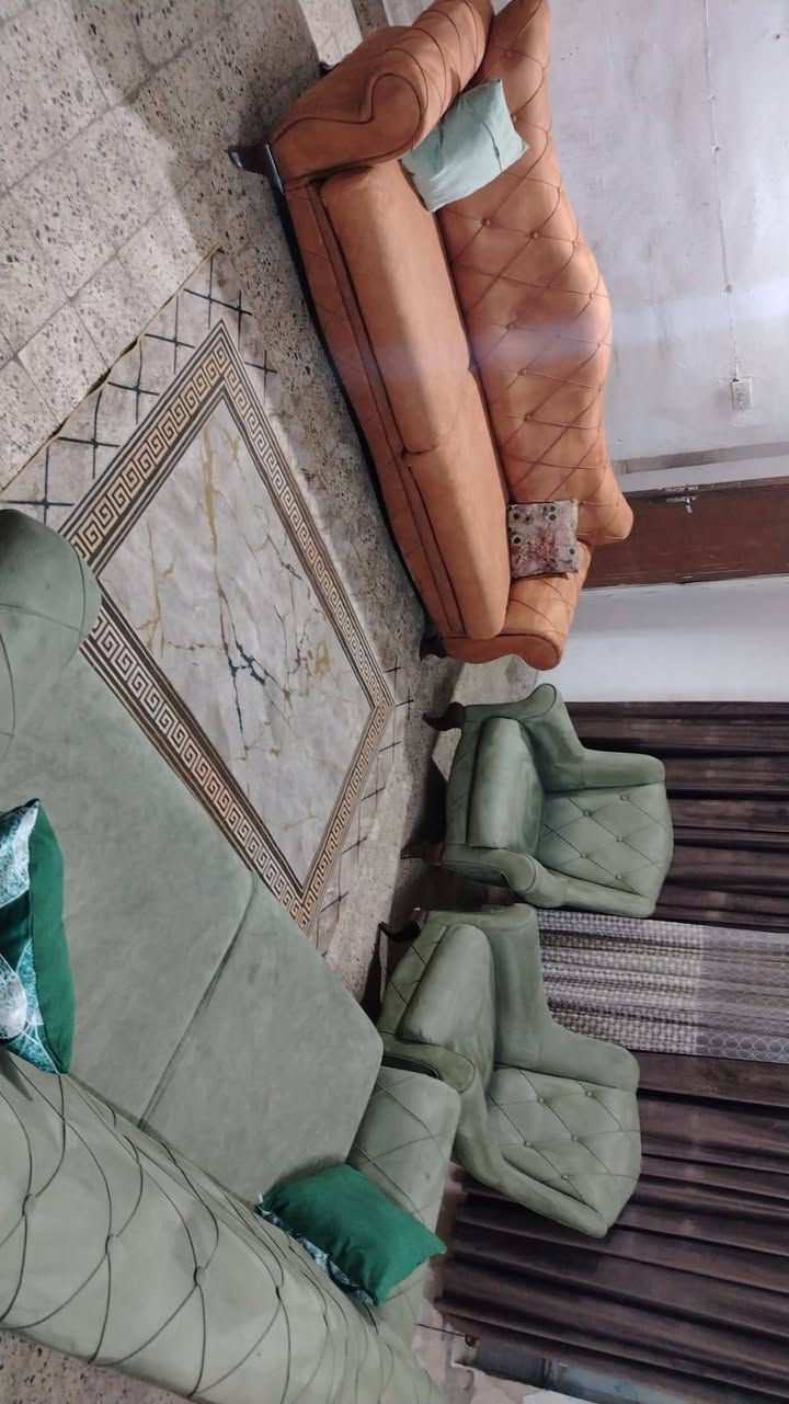 تخم تركي سرير 8 مقعد💺 أخو جديد أي ضرر مابي سعر ,,275,,بي مجال مكان لبياع *********** يوجد واتس اب
