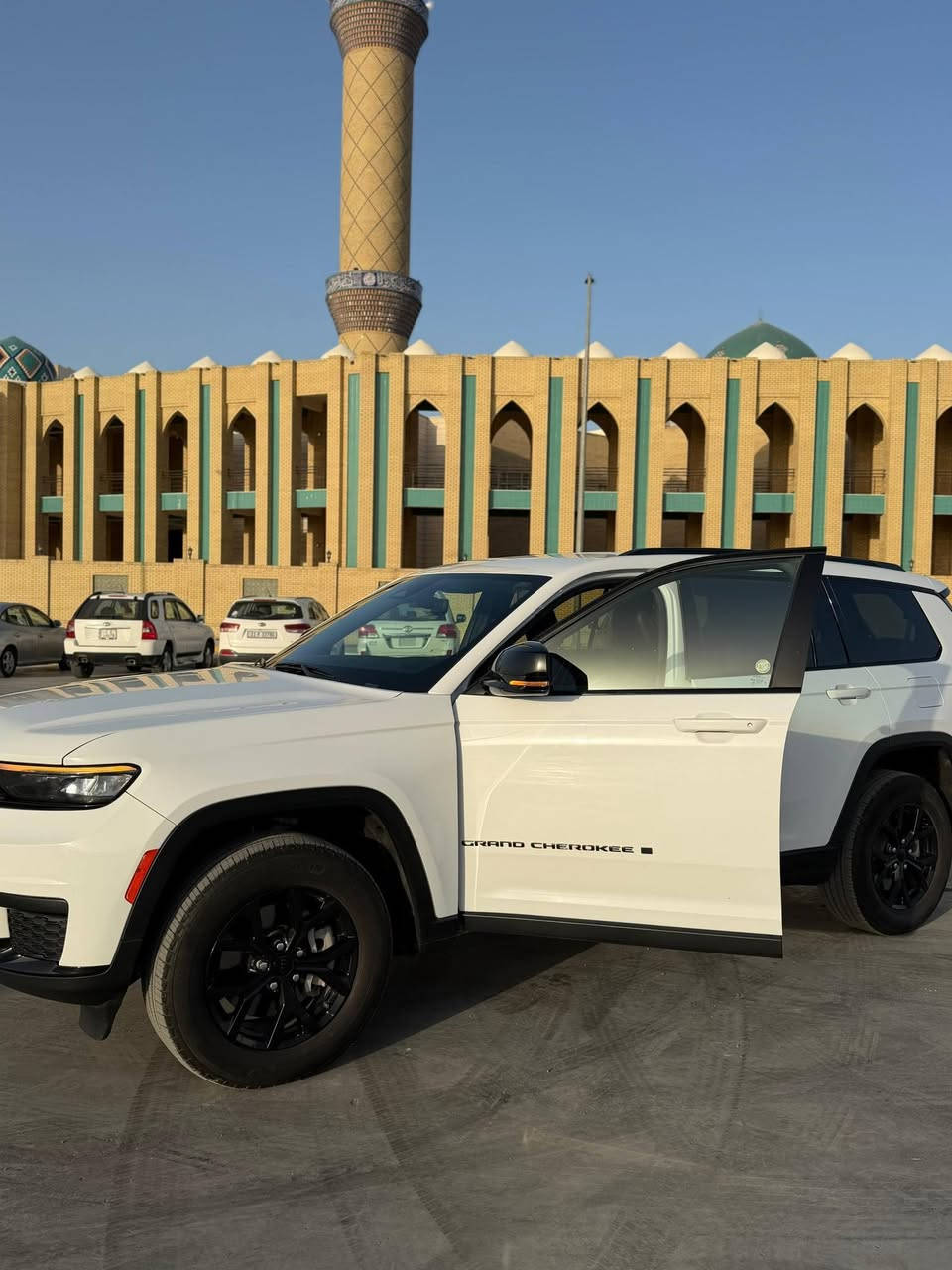 السلام عليكم
جيب كراند شيروكي
7 راكب 
موديل 2024
 التيتيود4×4
سياره نضيفه ولا قطعه مبدله بيها
بعدها ع وضع أمريكا
ماشيه 50 mi 
سياره هواي مواصفات بيها 
صور حادثها مرفقه 
متواجد ع ألفيس 
رقم الهاتف ***********
