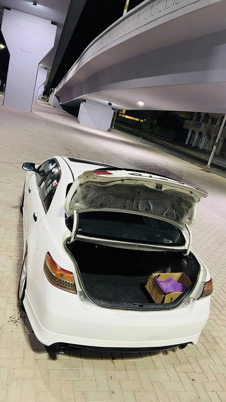 السلام عليكم
للبيع 

كامري خليجي 2008 محرك 2400 

مواصفات GLX 

فول مواصفات سلطنة 

فتحة سقف 

تحكم ستيرن شاشة وكامرة

وحساسات  كشن كهرباء داخل صاج
تبريد قطعتين 

 بردة خلفي ABS بجم زينون 

تخم تايرات صدر بطارية  كله شرط 

السيارة بدون نواقص خير من الله 

وبالعافية على الياخذها 

السيارة بيها بنيد مبدل بدون قطرة داخل  وجوا تريشه باب السائق كلير أثر شخط والباقي مكفولة كفالة عامة 
رقم سليمانية الدولي سنوية كله جديد 
شرط التحويل والغرامات  
العنوان / تكريت 
*********** خابر وبخدمتك
