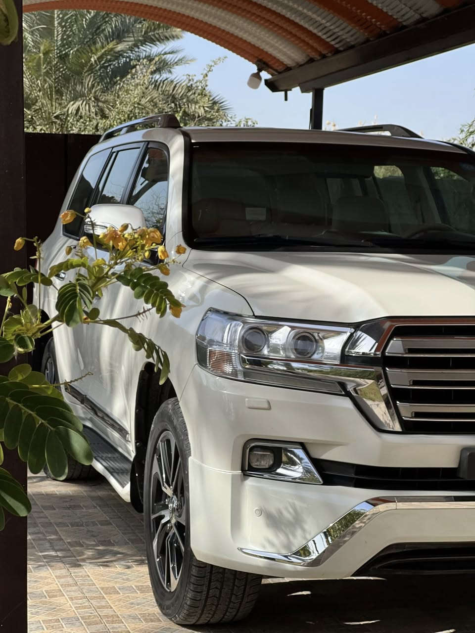 السلام عليكم لبيع لاندكروزر 2016
وتراهم مروس سعر 440وبيه شي بسيط 
كفاله. عامه من صبغ وتبديل بريم اصل 
فول موصفات رقم بغداد بسمي سياره جديده 
ماشي 120اصل عل فحص جاهز تخم تاير كله جديد 
مكان بابل حله رقم ***********
