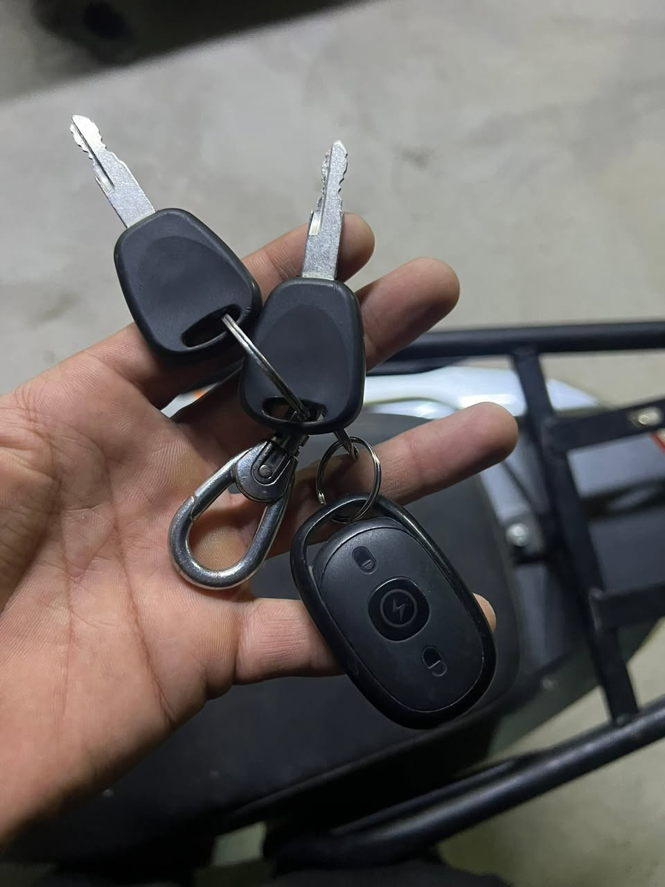 سلام عليكم درجة شحن لبيع  بيه املف عاطل
***********
