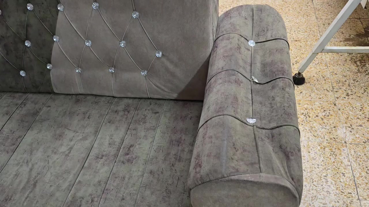 السلام عليكم
طخم للبيع صورو وفيديو مصورو 
بي قطعه وحده مكسور المقعد مالو 
قيمو بما يرضي الله 
للاستفسار 
***********
