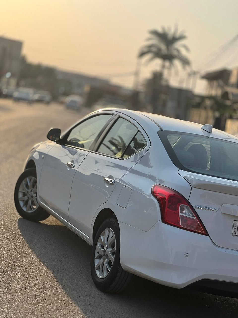 نيسان سني هندي اصلي 
 موديل24 ماشية 31
هاي السيارة كدامكم وسعرها 122 وبيها مجال 
فقط يحتاج صبغ للجاملغ 
***********
