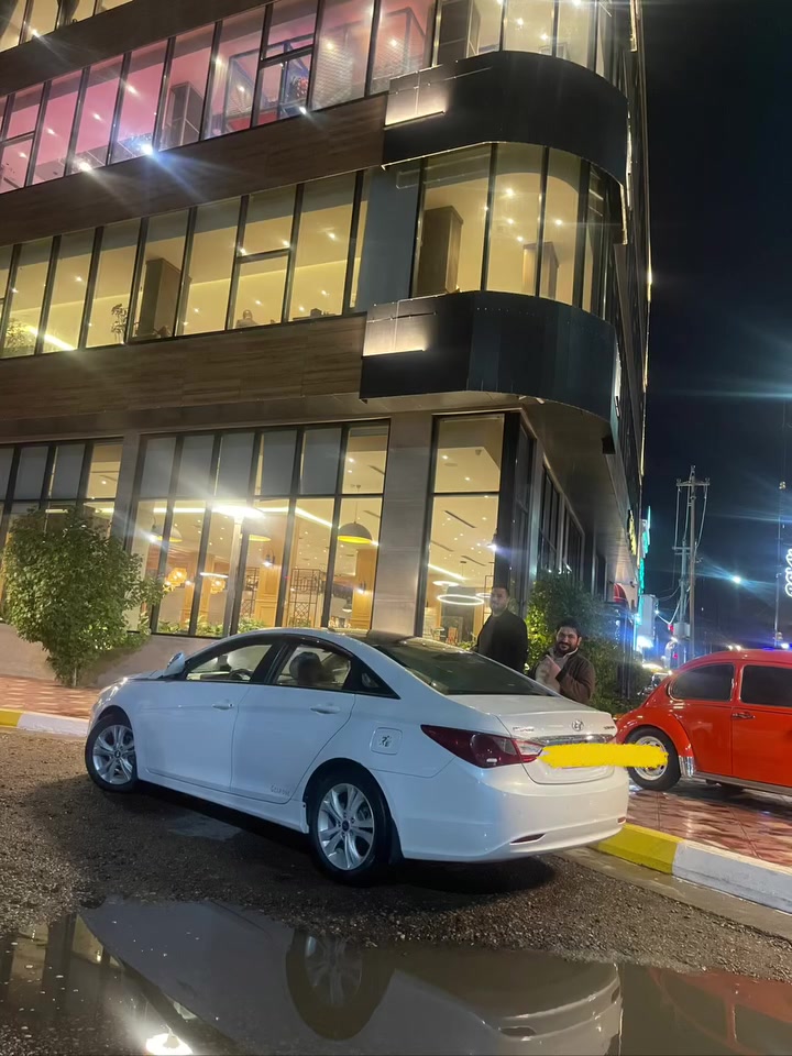 سوناتا موديل ٢٠١١ خليجي كفالة
سقف بنوراما 
شاشة 
كاميرا خلفية 
حساس خلفي 
تحكم جهتين 
شفتات بالستيرن  
مري شفط واشارة 
كشن كهرباء 
تبريد قطعتين 
مكانها نجف 
السعر ١٢٥
سونارها مرفق مع الصور 

للاتصال *********** وبي واتس آب
