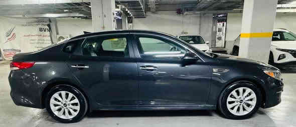 السلام عليكم 
كيا اوبتما 2017 fe
قطعه وحده صبغ فقط قبغ الجنطه 
كير ومحرك كفاله 
لون نفطي 
رقم اربيل   
تحكم ستيرن جهتين 
كامره خلفيه 
شاشه صغيره 
تبريد بيانو 
السعر 125 
مكان بغداد 
*********** بغداد
