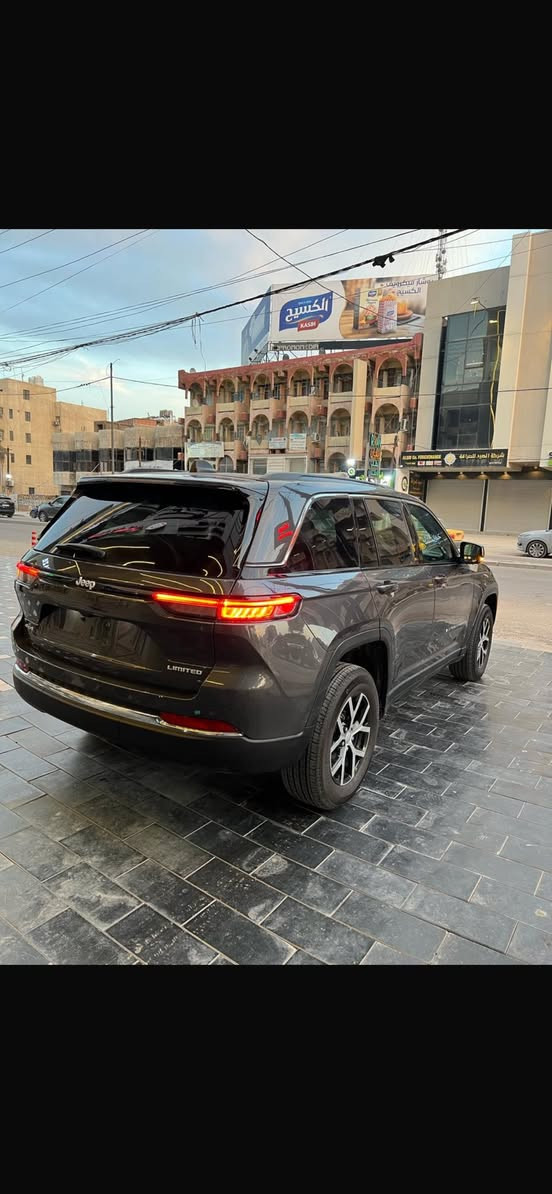 السلام عليكم جيب للبيع او مرواس حسب القناعه مديل 2024 ماشيه 7 الاف 5 راكب عنوان بغداد شارع المغرب ***********
