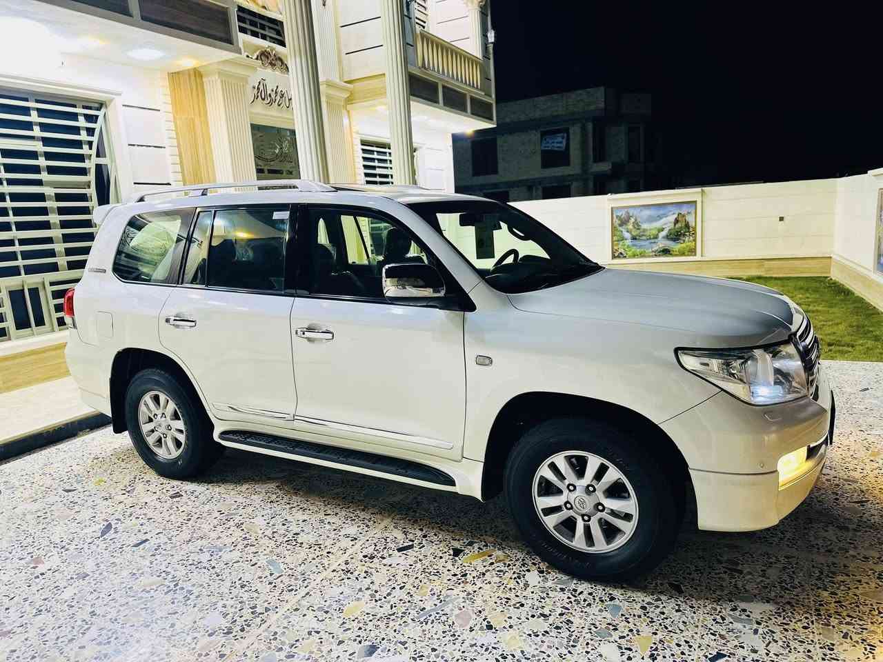 يالله
السلام عليكم لاندكروز 2011 ستينيه اصل V6  كشنات بقلاوه رقم بغداد الجديد باسمي هزه وفحص وسنويه كله جديد مكينه وكير وحداديه كله مكفول مامفتوحات بشرط الفحص تخم تاير جديد السياره مكفوله كفاله عامه بيه بارد مكانين على كد شبر وممبين  باقي كله مكفول 
الموصفات
كشنات بقلاوه جلد +ثلاث حركات 
شاشه 
كامره 
فتحه سقف 
بصمه +بصمه ابواب 
يدات نيكل 
ماشيه178 حقيقي 
مري كهرباء +اشاير بل مري 
حساسات امامي خلفي 
تحكمات ستيرن جهتين 
بعد بيه هواي موصفات معروفه مواصفات الستينيه فول 1/1 السعر (318) وبيه مجال مكان بغداد الستفسار (***********)
