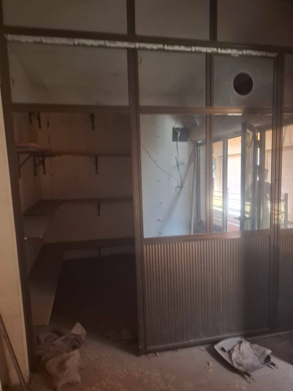 سلام عليكم البيع جمخانه المنيوم نظيف ***********
الكبير العرض مترين 50 والطول مترين 93 والقطعه الثانيه مترين 83 عرض واطول مترين 5
