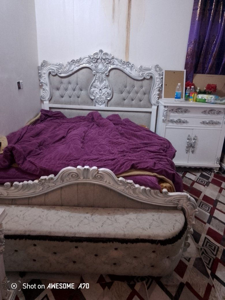 غرفة نوم صاج عراقي درجة اولى للبيع 
تتكون من 11 قطعة 
نضيفة جدا 
العنوان قضاء عفك 
***********
