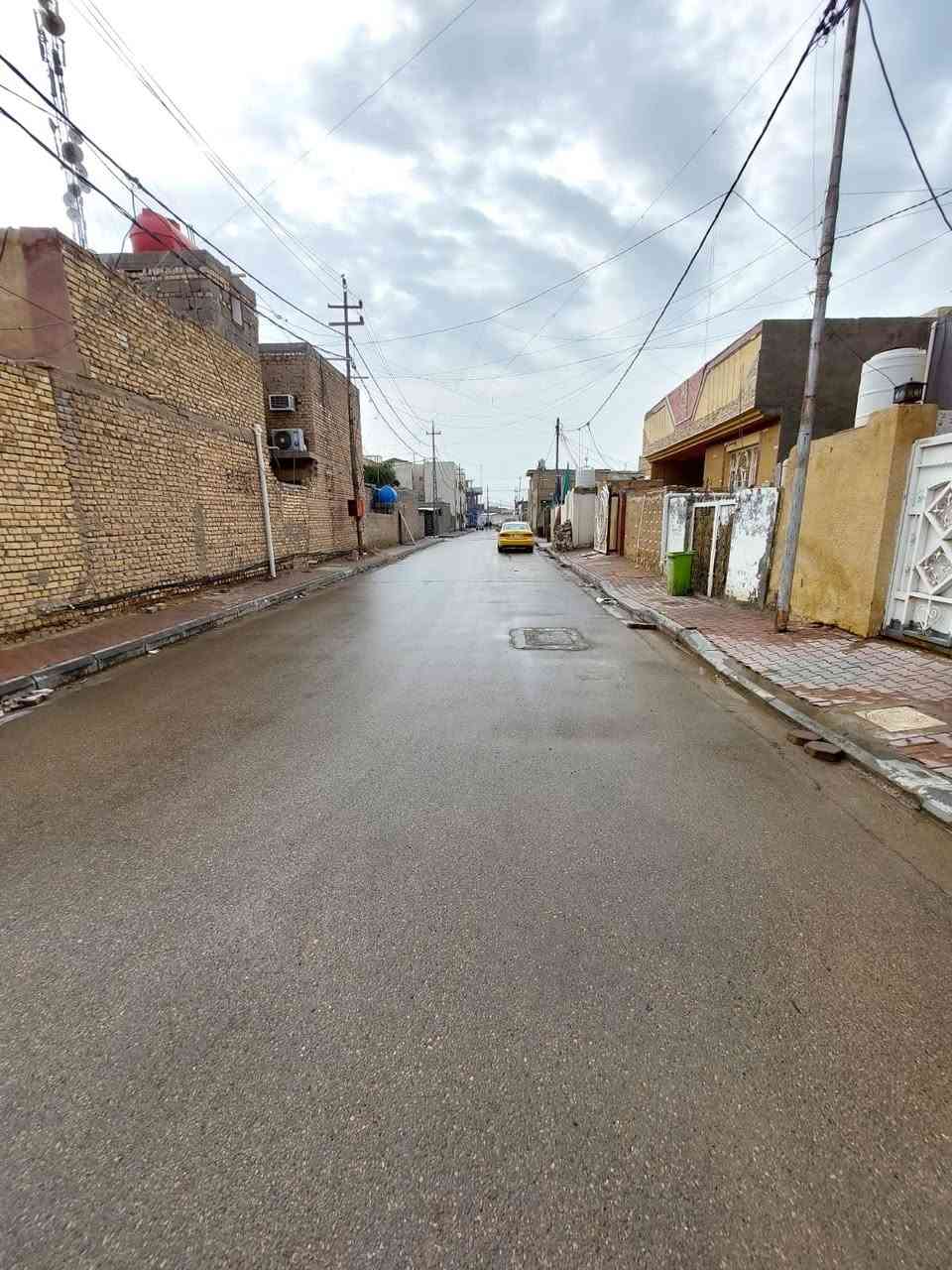 بيت بالطشاش على مربع حديقة بصف الركن  ♦️مساحة ٢٠٠م الواجهه ١٠م والنزال ٢٠م  
منطقة متكاملة الخدمات قريب على الشارع العام 
♦️عرض الشارع ١٢م مقابل مربع 
♦️بناء البيت طابوق والسقف صب تسليح
♦️السطح شتايكر 
♦️طابق واحد مع بيتونة 
♦️بناء البيت سنة ٢٠١٢ 
♦️يحتوي البيت على ٣ مناور 
♦️يحتوي البيت على غرفتين وهول ومطبخ واستقبال ومجمع صحيات 
♦️البيت غير مطلوب ولا مرهون 
♦️سند العقار طابو صرف بأسمنا 
♦️مدارس وروضة قريبة
العنوان الطشاش / افران البتول / شارع صيدلية محمد / خلف اسواق الكفيل على المربع 
للاستفسار على الخاص او الاتصال على
♦️***********♦️
