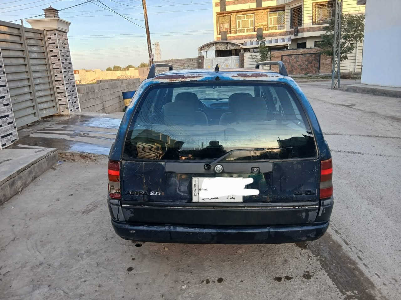 موديل ١٩٩٤ تحتاج مشط ستيرن والنمره الثالثه للكير عاطله والباقي وين يطلع براحته والمحرك امجفت فوك وجوى ٢٠  باسم حائز ثالث وبالامكن عمل وكاله من وكيل عام من الحائز الثالث والسعر ٢٨ ورقه وبيها مجال للاستفسار ***********.   او***********
