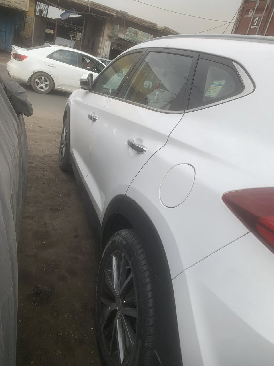 السلام عليكم توسان موديل 2017 سياره حلوه ونظيفه بيها فقط بنيد مبدل نفس لون المكان الاعظميه قرب جامع عساف السعر (165$)بيها مجال بسيط رقم هاتف ***********
