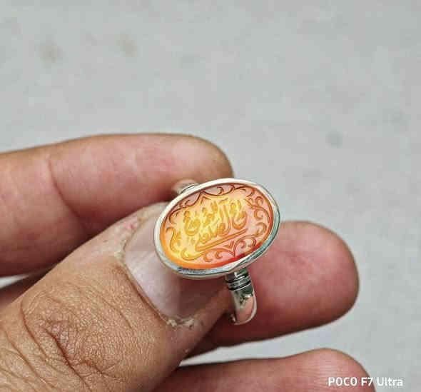 عقيق يماني لون جزري طبيعي 
بصياغة ملائية ثقيلة متينه اصيلة

نقش عليه🤲🏻🤲🏻 (اللهم علي على محمد وال محمد ))

بصياغة يدوية اصيلة عيار 925 

اكثر عن السعر    75 الف مع التوصيل سعر نهائي 😇

راسلني عل الخاص لطفا 

أو الاتصال ***********

موجود واتساب عل هذا الرابط 

‏مراسلة احمد الربيعي الصائغ كهف الاحجار عبر واتساب. https://wa.me/message/OEI26QOEYZ7TO1
