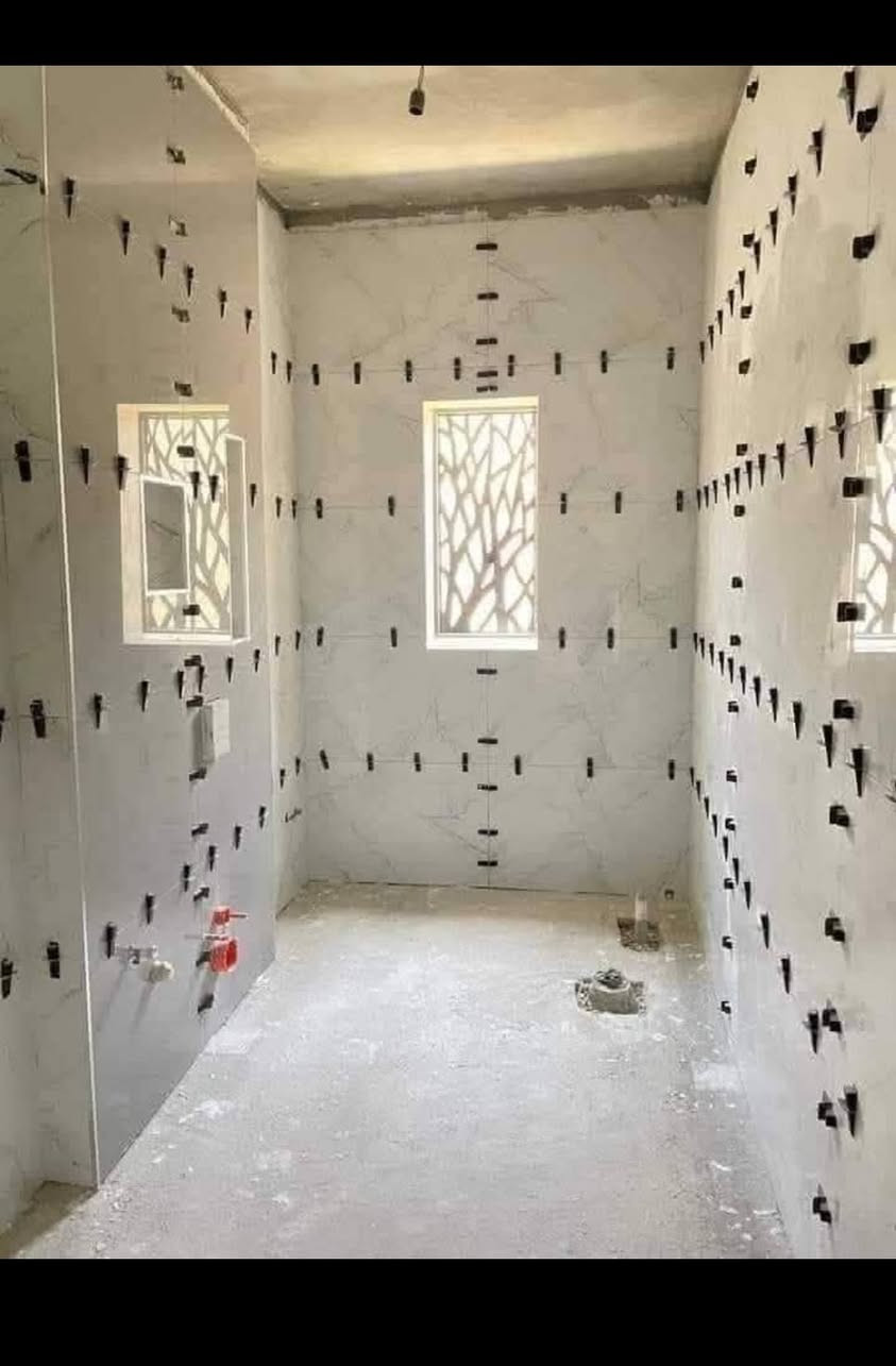 السلام عليكم خلفة مصري سرميك بورسلين وكاشي ومرمر ودرج شغل درجة أولي واسعار مناسبه *********** ب وتس
