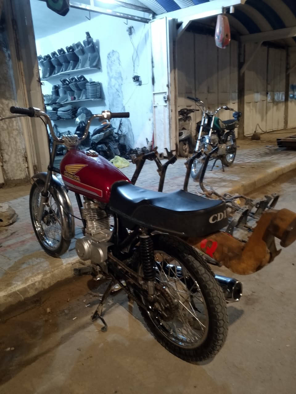 اربعه كير رابيدو اوراق شاصي 18 بدون بليتهه اوراق اصولي 7 اوراق ورقم شاصي وتعمير 25 سعر 750 بيه مجال او مراوس حسب قناعه اوراق ***********
