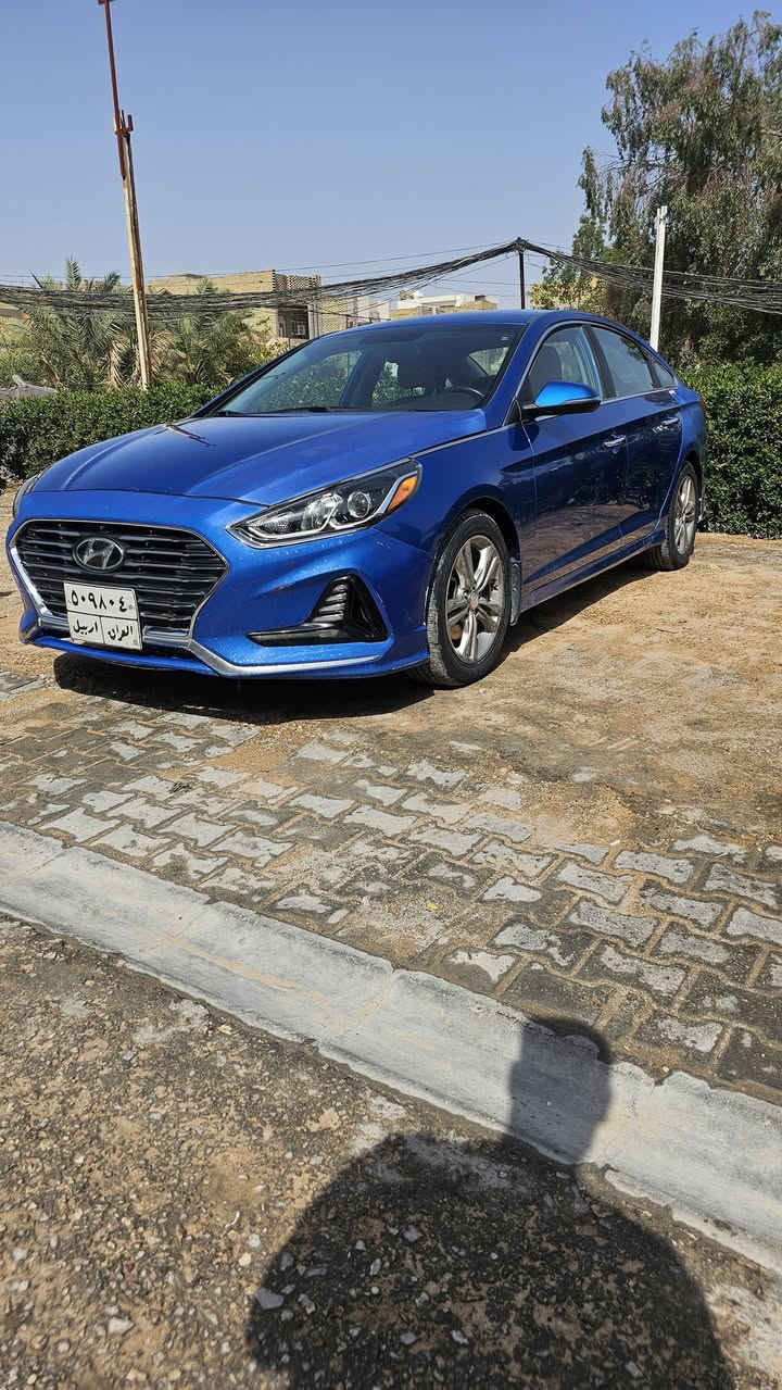 سوناتا 2018 ماشيه 90 الف فقط
السعر المطلوب 127 وبيها مجال بسيط

سياره كير مكينه حداديه كفاله عامه عده الجاملغ الموضح بالصور 

بصمه تشغيل +باب الصدر والسائق 

اشاير مري 

كشنات اماميه تدفئه تبريد 

كامره +حساسات+ زاويه عمياء وهواي بيها بعد مواصفات معروفه 

مكينه 2400GDI

ثلاث انضمه قياده العاديه والسبورت والايكو 

دواخل السياره شرط ريحه الشركه بيها وضربتها كلش حلوه قطعه وحده وبيها جراد فقط قبق الجنطه وشويه ركن البنيد 

***********
