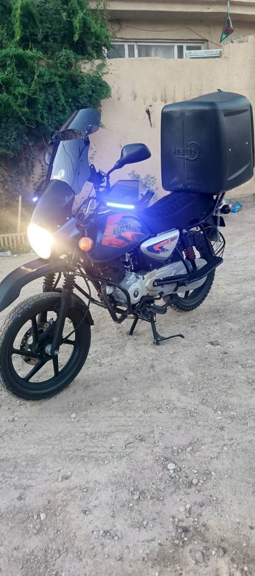 سلام عليكم شباب عندي هاي بوكسر دراجة وكاله جاهزة من كلشي بلوجكترات قاعدة مبايل سمعات طافيه صندوق يعني كبل الشارع موديل 2021
بس حسبالك 25 البيع بسمي رقم أو سنوياً زوج لوحات نكليزي 
بس دراجة بيهه خيط كلش خفيف السعر 1800 ألف 
العنوان بغداد الزعفرنيه رقمي ***********
