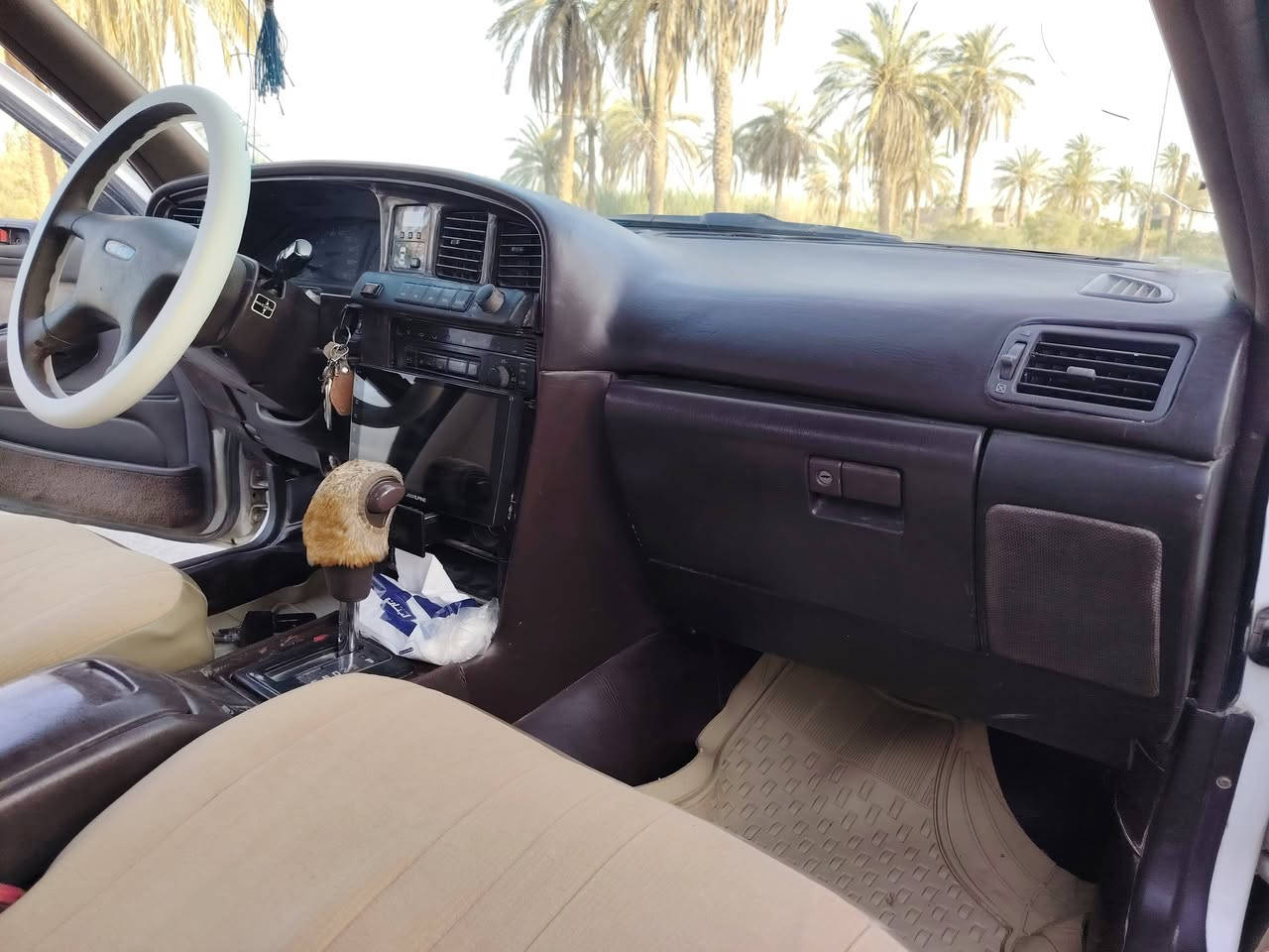 كرسته كير محرك ونجي شرط 
تخم تاير جديد 
حداديه جديده
لايت زنون
شاشه تاب 
تبريد عوزه غاز
رقم ذي قار شرط المداور
مكفوله من الضربه والعيب الشرعي مكانه سوق الشيوخ ***********
***********
