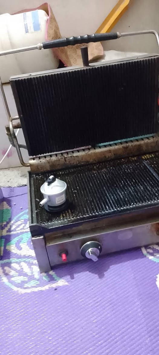 اغراض مطعم للبيع ***********
