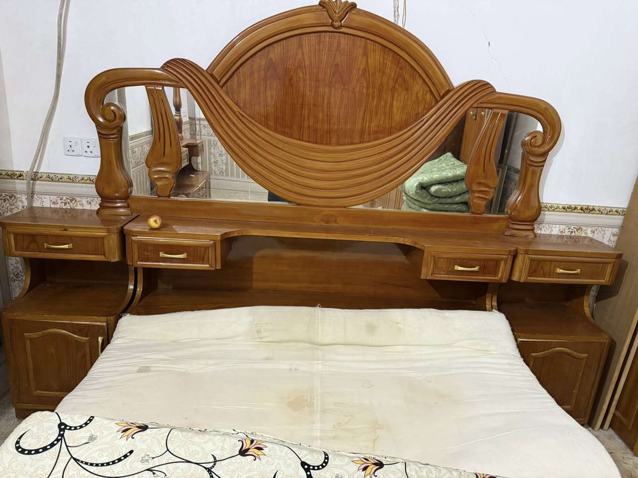 غرفه اخشاب للبيع تزگام نظيفه للاستفسار ***********
