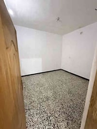 بيت للايجار خلفي ١٠٠متر البلديات بشارع الكنيسه خلف ملعب المدينه غرفتين...