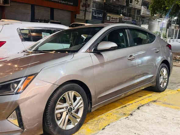 السلام عليكم 
النترا موديل٢٠٢٠ رقم بغداد وارد امريكي 
الضرر الدعامية اكو بارد في البنيد لايوجد صبغ رصعه في خشم الشاصي فقط 
نص فول 
السعر 140$
بغداد هاتف ***********
