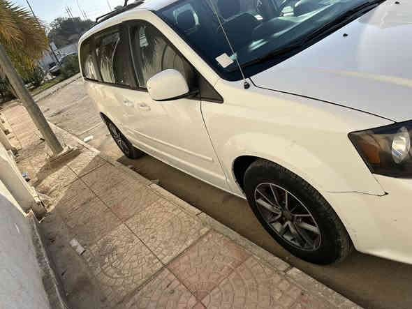 كرفان 2016 ضعف بالمحرك والسونار موجود *********** السعر 135
