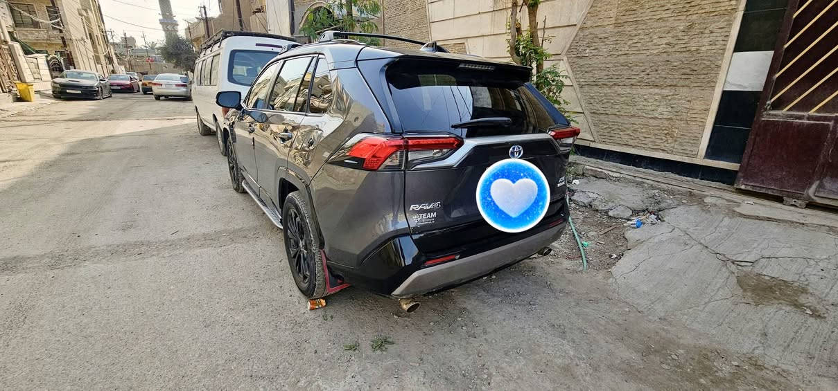Rav 4 xse 2022
محرك 2.5 هايبرد دفع رباعي

تو كلر (قمارة و مصدات والويل اسود بيانو لامع) و الكشر لون فيلي لامع

حادثها بابين مبدلات و تعديل جاملغ خلفي

فتحة سقف + نقطة عمياء + رادار مانع تصادم + تحديد المسار+ اوتو ستوب + هندبريك بصمة 

اربع انظمة سياقة اقتصادي و عادي و سبورت و جبلي 

كشنات جلد 

تدفئة بالكشنات + تدفئة مقود + جامة خلفية

دوسات  سبورت و ترايش قمارة 

لايت زنون عدسة لد 

جدا اقتصادية (لتر/ ١٨ كم)

ماشية ٣٥ الف ميل قابل للزيادة

23000$

***********
