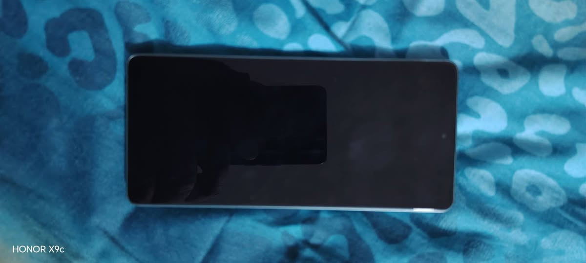 شاومي ريدمي نوت 13 برو ذاكرة 512 نظافة 100٪ كامل مع الملحقات السعر 300 الف مكاني بغداد العامرية *********** ***********
