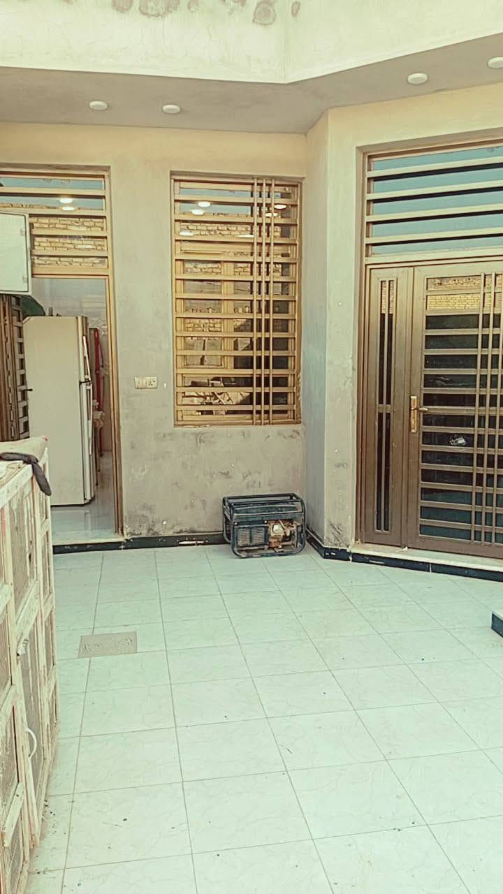 دار للبيع المساحه 180طابو زراعي سند 25يحتوي على غرفه نوم وكلدور وصاله ومطبخ وصحيات خارجيه وداخليه العنوان 📍 شارع ٨٠مال كربلاء قرب مستشفى المستقبل الجديده البناء حديث للاستفسار اكثر الاتصال على الرقم التالي 📞🌹 🌹*********** 🌹أو مراجعه مكتب مرتضى التميمي للعقار الواقع في شارع ٨٠مال كربلاء تقاطع شارع الحسينيه 🏡🏡
